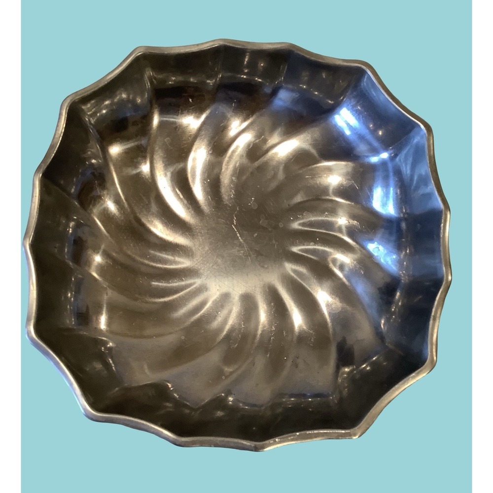 Wilton Armetale Eddy Fluted Swirled Scalloped Pewter Serving Collectable Bowl